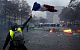 Правительство пошло на уступки протестующим и заморозило налоги на бензин … во Франции