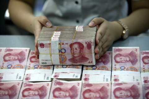 ЦБ конвертировал резервы из долларов в юани и потерял на этом 2,2 млрд долларов