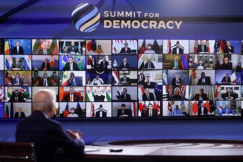 Кремль не относит проводимый США «саммит за демократию» к серьезным мероприятиям