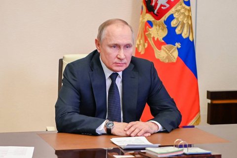 Президент РФ Владимир Путин заявил, что специальная военная операция идет строго в соответствии с графиком и по плану