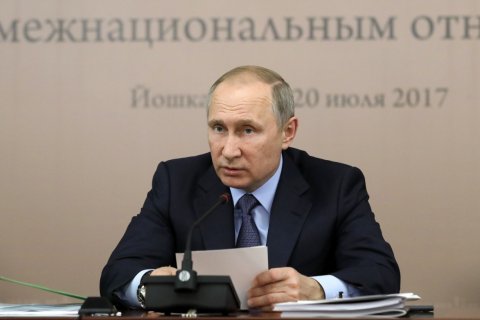 Путин: Национальные республики не должны сокращать русский язык в школах