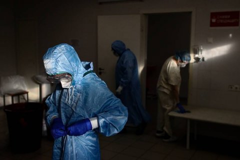 В России от коронавируса умерло 1 123 человека. Это новый антирекорд