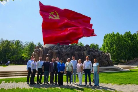 Делегация КПРФ почтила память Мао Цзэдуна и посетила партийную школу ЦК КПК