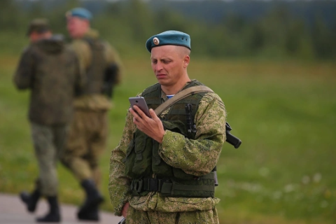 В Госдуме решили срочно пересмотреть принятый семь дней назад закон об аресте военных за использование смартфонов на СВО