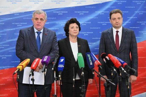 Н.В. Коломейцев, А.Е. Глазкова и Г.П. Камнев выступили перед журналистами в Госдуме