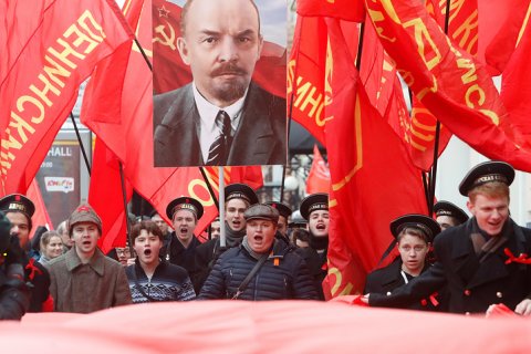 Опрос: Треть россиян назвали возможным повторение Октябрьской революции