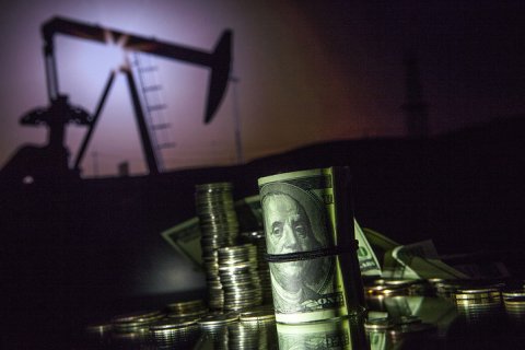 Несмотря на рекордную добычу нефти доля сырьевых доходов в бюджете продолжает сокращаться