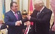 Курьезы: Президент Таджикистана победил Трампа в «состязании по рукопожатиям»