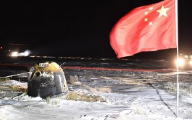 Китайский зонд «Чанъэ-5» с образцами лунного грунта вернулся на Землю
