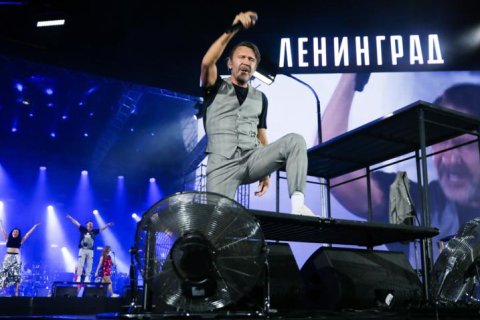 Суд в Санкт-Петербурге запретил распространять среди подростков пять песен «Ленинграда»