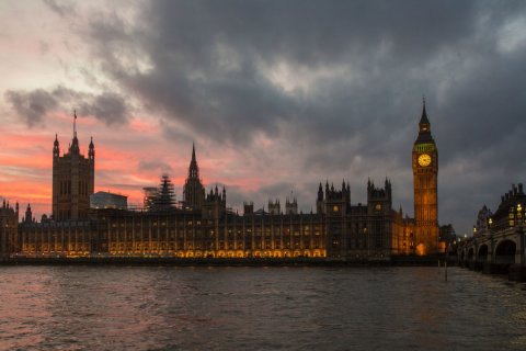 Британский парламент призвал расширить санкции против России