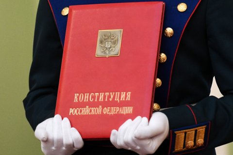 В КПРФ заявили, что поправки в Конституцию ведут к президентскому самодержавию 
