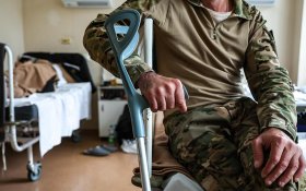«Не смог ответить на вопросы врачей». Потерявшего речь бойца СВО отказались увольнять