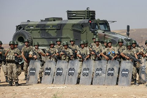 Турция готова перекрыть границу с Сирией