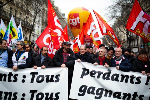 Des millions de Français ont protesté contre la réforme des retraites.  Ministère des Finances a proposé des négociations
