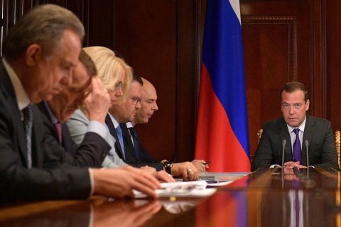 Дмитрий Медведев недоволен, как он выполняет поручения Путина и свои собственные