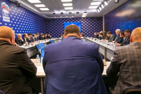 Госдума голосами единороссов приняла во втором чтение закон о трехдневных выборах. На протесты оппозиции не обратили внимание