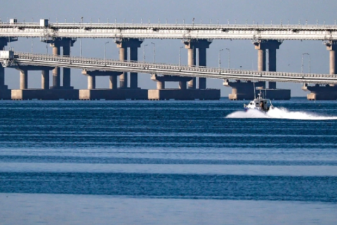 Украина атаковала Крымский мост морскими беспилотниками. Все подробности