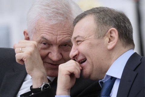 «Единая Россия» освободила от уплаты налогов в России «друзей Путина»