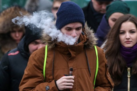 В Мосгордуме одобрили запрет на кальяны и электронные сигареты в общественных местах