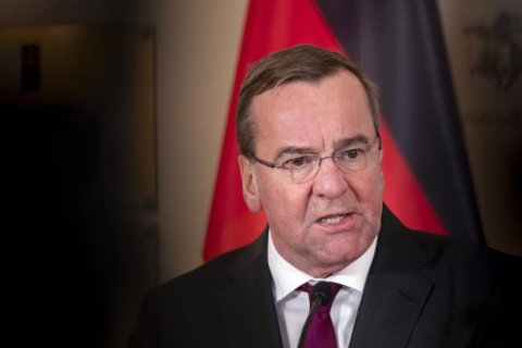 Министр обороны ФРГ обвинил Путина в якобы организации налета БПЛА на Германию