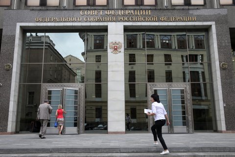 Сенаторы отвергли законопроект, приравнивающий доходы депутатов к средним по РФ: Их работа «обусловлена природой деятельности парламентариев»