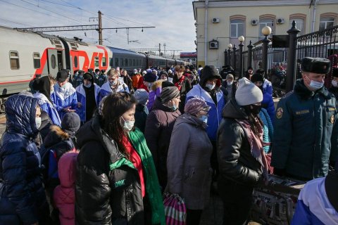 Опрос: 78% россиян поддерживают решение о приеме эвакуированных из ДНР и ЛНР
