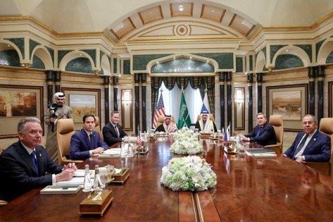 В Саудовской Аравии начались переговоры России и США. Кто здесь «голуби», а кто «ястребы»