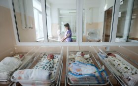 Рождаемость в России упала до одного из самых низких показателей в истории