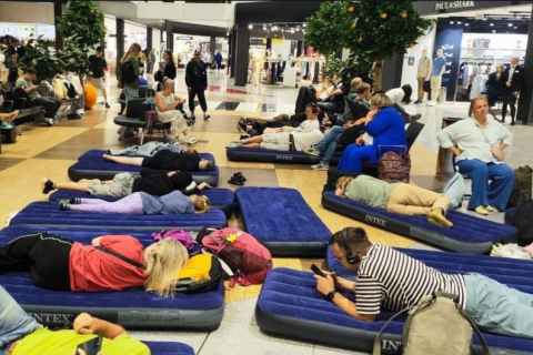 Из-за отмены рейсов в Москве и Петербурге из-за налетов беспилотников ВСУ пострадали 75 тысяч пассажиров