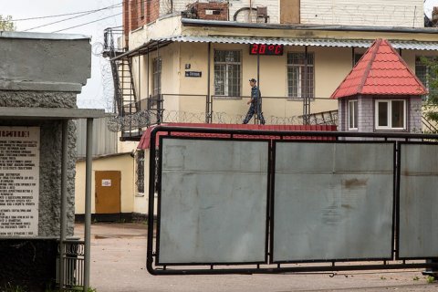 В России разрастается скандал из-за пыток в ярославской колонии. Арестованы 6 сотрудников ФСИН