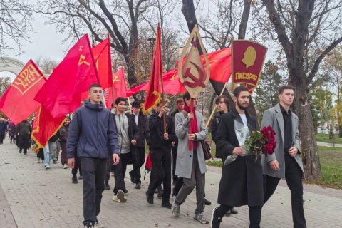 Российские коммунисты во всех регионах страны отметили 108-ю годовщину Великой Октябрьской социалистической революции 