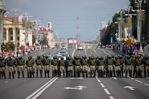 Минобороны Белоруссии сообщило о тайниках протестующих с прутами, камнями и кольями