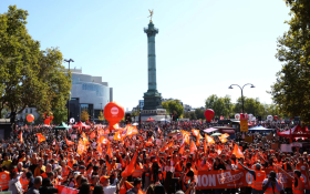 Профсоюзы вывели на улицы больше миллиона демонстрантов против «урезания» социальных расходов в бюджете … в Париже  