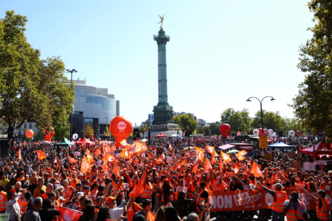 Профсоюзы вывели на улицы больше миллиона демонстрантов против «урезания» социальных расходов в бюджете … в Париже  