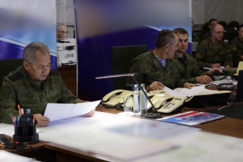 Шойгу посетил командный пункт российских войск, участвующих в спецоперации на Украине 