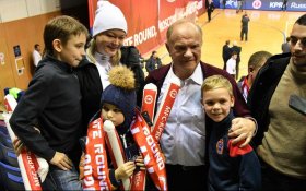 Геннадий Зюганов поздравил с чемпионством МФК КПРФ