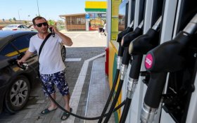 «Ситуация под контролем». В Крыму ограничили продажу бензина до 20 литров в руки