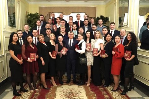 Дмитрий Новиков вручил дипломы выпускникам 44-го потока ЦПУ